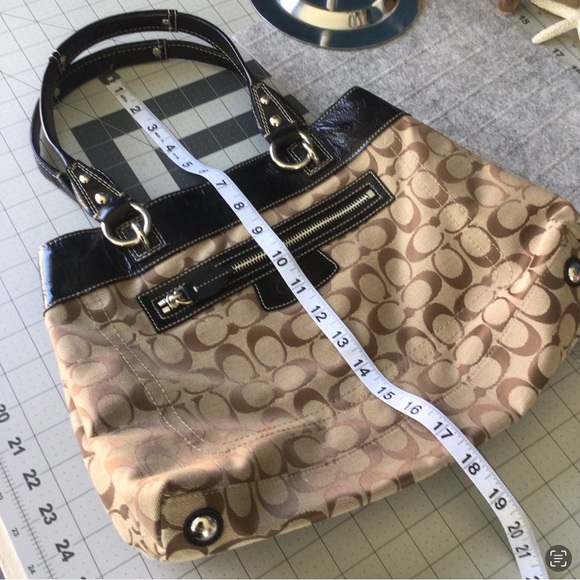 Coach Penelope Brown Black and Tan Signature Shoulder Magnetic Snap Shoulder Bag - Picture 10 of 11